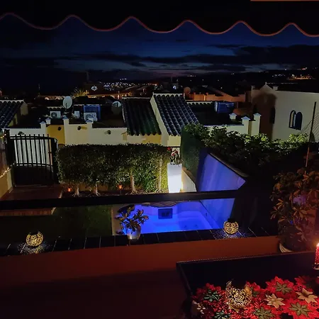 Luxury House With Sea View, Hottub & Pool